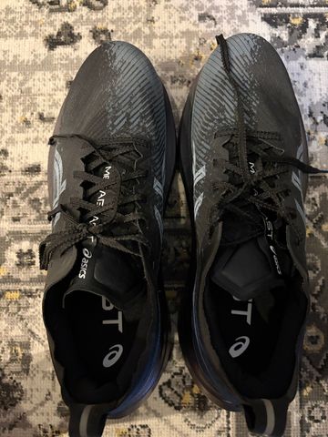 Gebrauchtes Asics Megablast Running Shoes Running Shoes