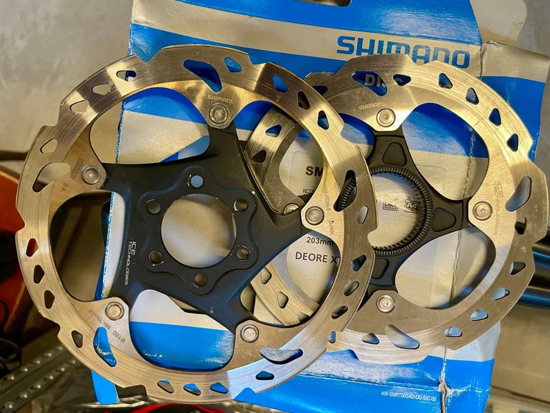 Used Shimano Ice Tech Center Lock bike — image 1 of 4