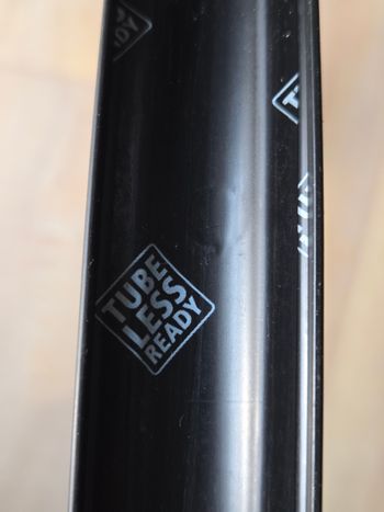 Used Specialized OEM wheelset 2025 bike — image 5 of 6