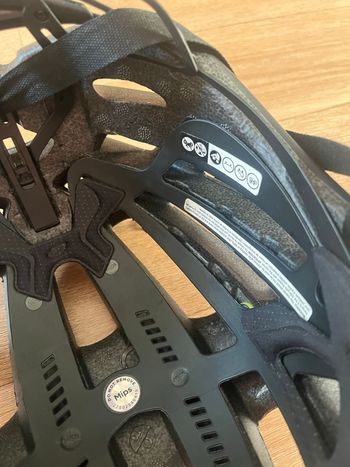 Used Giro Casque bike — image 9 of 9