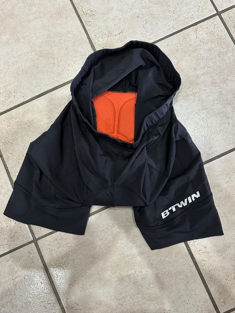 Used BTWIN pantaloncini bici 2018 bike — image 1 of 2