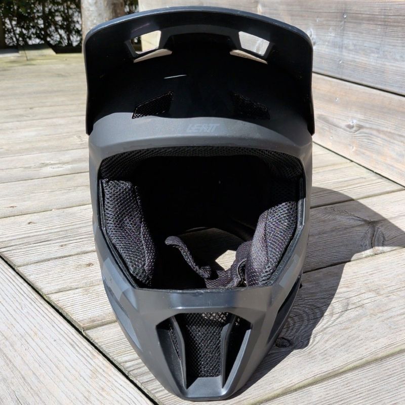 Used LEATT Gravity 2.0 Full-Face Helmet 2025 bike — image 2 of 6