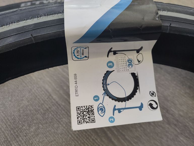 Used BTWIN pneus puncture protect 26x1.75 bike — image 3 of 4