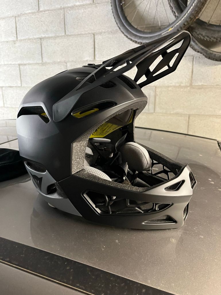 Used Dainese Linea 01 MIPS Helmet 2024 bike — image 2 of 4