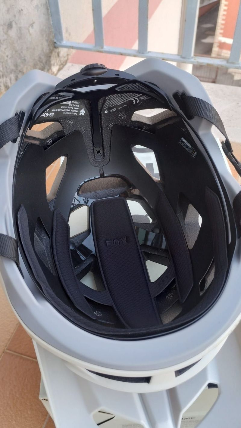Käytetty Fox Racing Speedframe Helmet 2025 bike — kuva 4 / 11