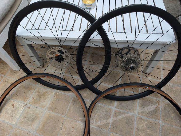 Used Bontrager roue 2025 bike — image 1 of 2