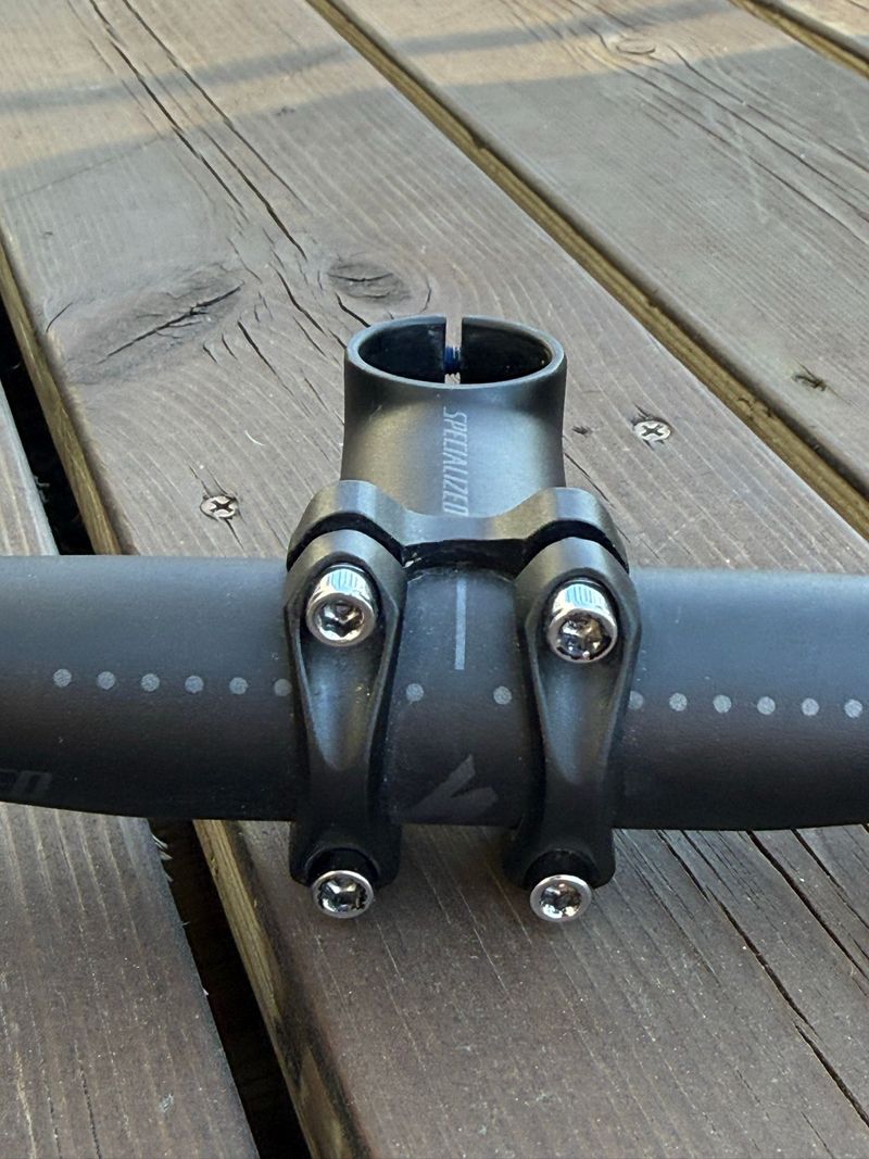 Used Specialized Handlebar 720mm bike — image 6 of 6
