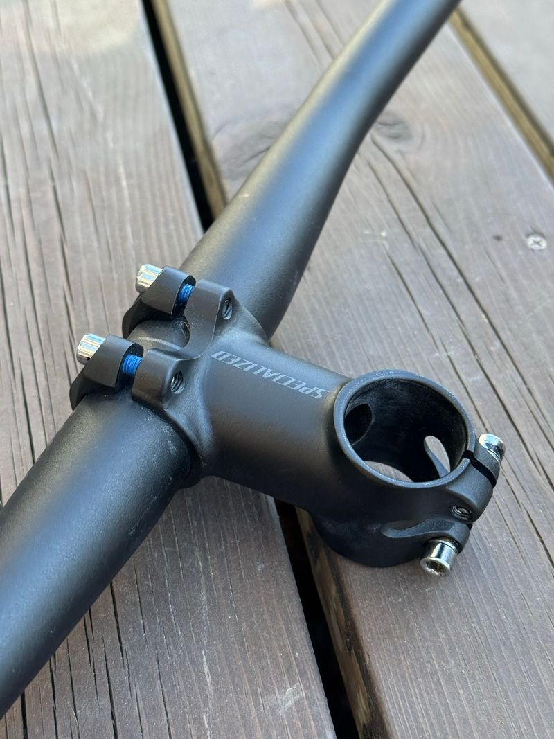 Used Specialized Handlebar 720mm bike — image 5 of 6