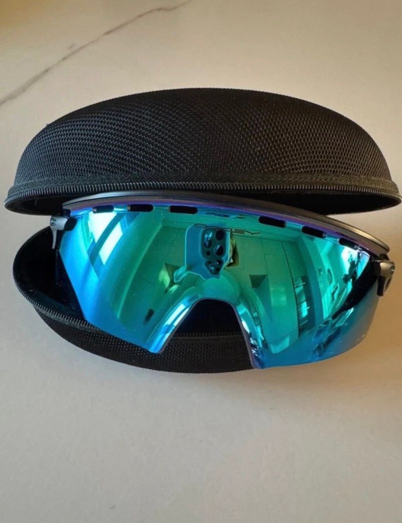 Used Oakley Encoder strike blu Cycling Accessories