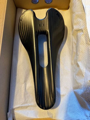 Used GELU E1 Carbon Saddle 2025 bike — image 1 of 7