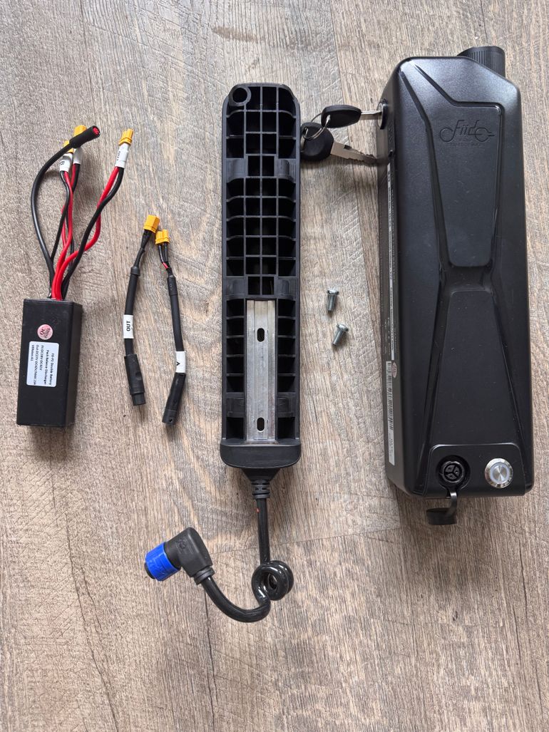 Used Fiido Extension Battery 208 Wh 36V compatible vélo air carbone /velo C21 / velo C22 2025 bike — image 1 of 6