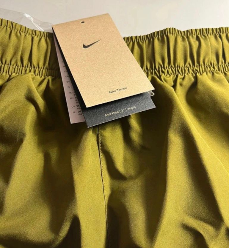 Used Nike Pantaloncini Corsa 2026 bike — image 2 of 4