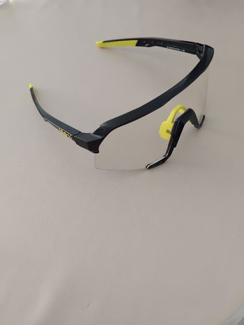 100%, Lunette