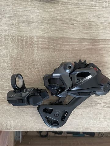 Shimano XT Di2 8260 2026 Drivetrain & Pedals usato