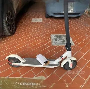 Xiaomi M365 2021 bike d'occasion — image 2 sur 3