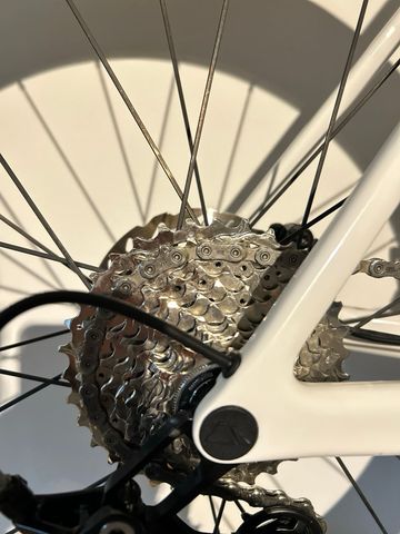 Used Canyon Ultimate CF 7 2025 bike — image 7 of 9