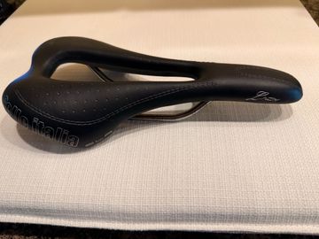 Used Selle Italia SLR Lady Flow Saddle Saddles & Seatposts