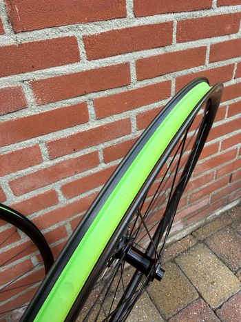 Used maddux RD20 wheelset / almost not used/Shimano Body/28” 2023 bike — image 5 of 7