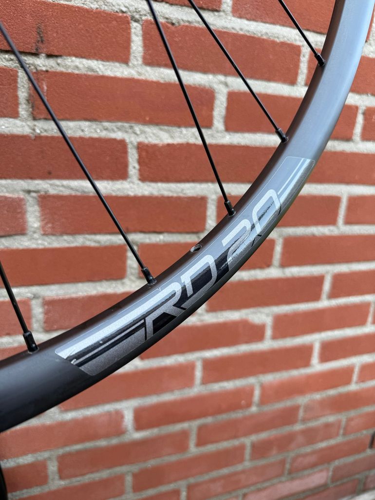Used maddux RD20 wheelset / almost not used/Shimano Body/28” 2023 bike — image 4 of 7