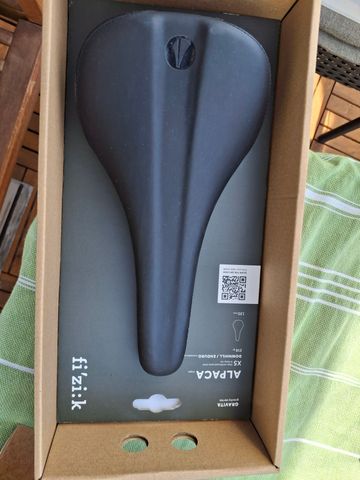 Used Fizik Alpaca x5 Saddle Saddles & Seatposts