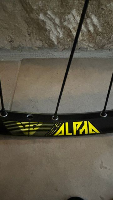 Tweedehands Commencal Alpha 27.5 Wheelset bike — afbeelding 2 van 4