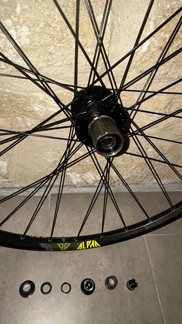 Tweedehands Commencal Alpha 27.5 Wheelset bike — afbeelding 3 van 4