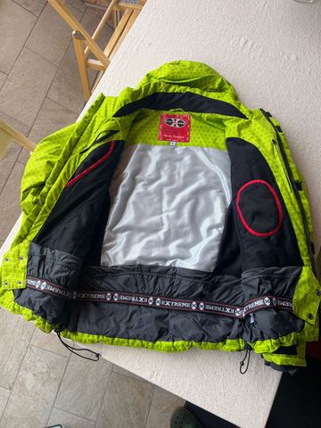 Tweedehands Extreme Insulated Ski Jacket Green 2017 bike — afbeelding 2 van 8