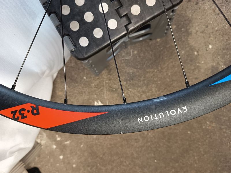 Newmen Revolution R32 bike d'occasion — image 1 sur 5