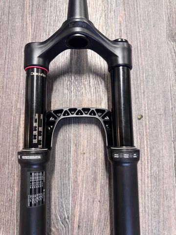 Brugt RockShox Revelation Fork 2024 bike — billede 3 af 4