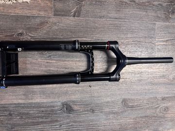 Brugt RockShox Revelation Fork 2024 bike — billede 2 af 4