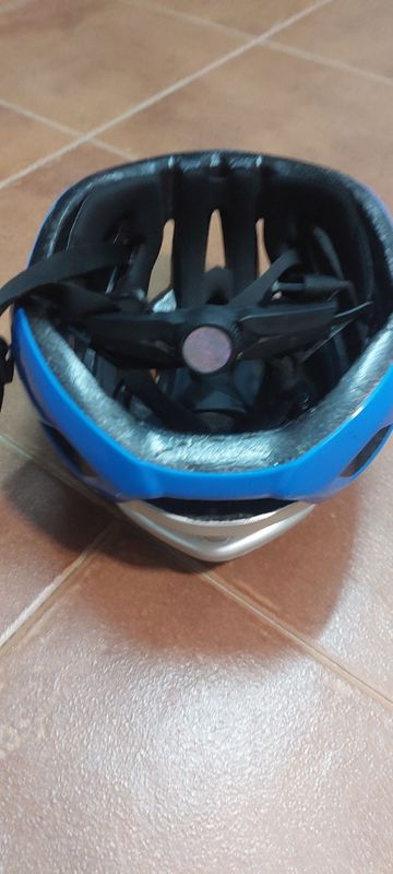 Tweedehands Deviate Ultralight Road Bicycle Helmet 2025 bike — afbeelding 5 van 7