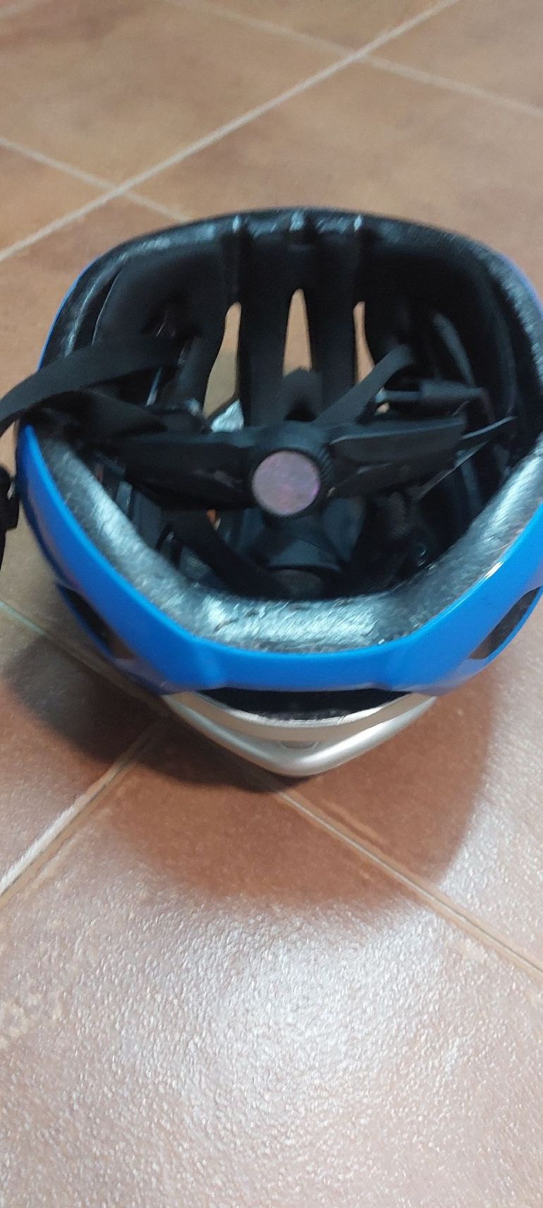 Used Deviate Ultralight Road Bicycle Helmet 2025 bike — image 5 of 7