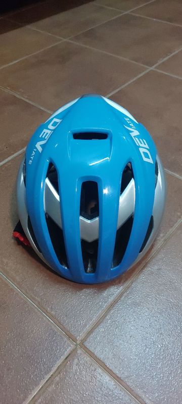 Tweedehands Deviate Ultralight Road Bicycle Helmet 2025 bike — afbeelding 3 van 7