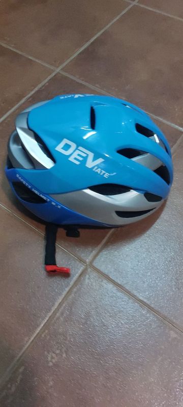 Tweedehands Deviate Ultralight Road Bicycle Helmet 2025 bike — afbeelding 2 van 7
