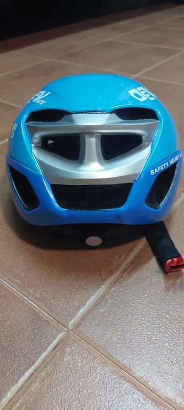 Tweedehands Deviate Ultralight Road Bicycle Helmet 2025 bike — afbeelding 4 van 7