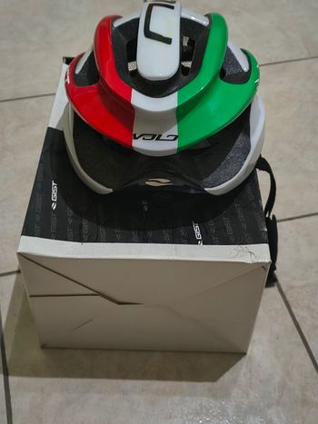 Used Gist Helmet 2024 bike — image 2 of 4