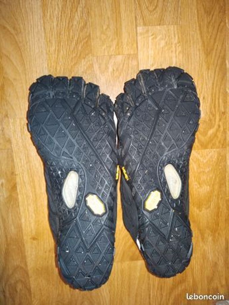 Used five finger Five fingers v2 trail vibram bike — image 2 of 2