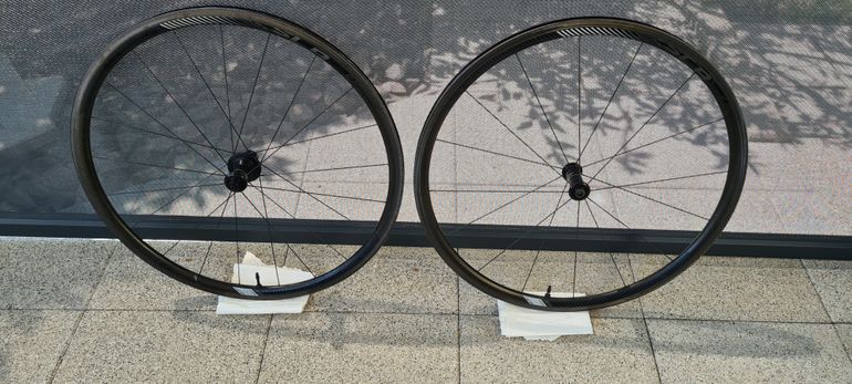 Used Giant Roue Velo bike — image 1 of 4