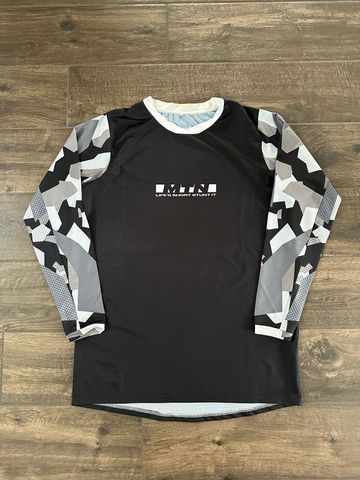 Used the Motion Brand Camo Jersey Ltd 2022 Cycling Clothing