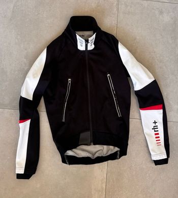 Rh+, Jacket