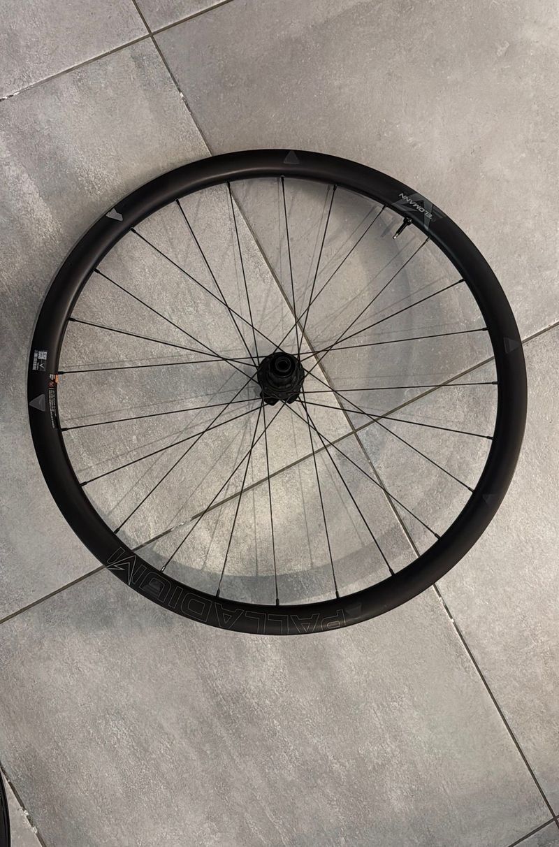 Velomann Palladium 33mm Carbon Wheels Wheels d'occasion