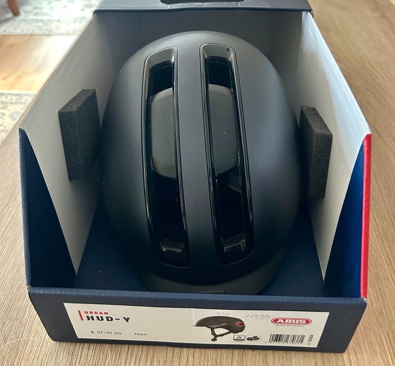 Used ABUS HUD-Y Helmet 2025 bike — image 7 of 7