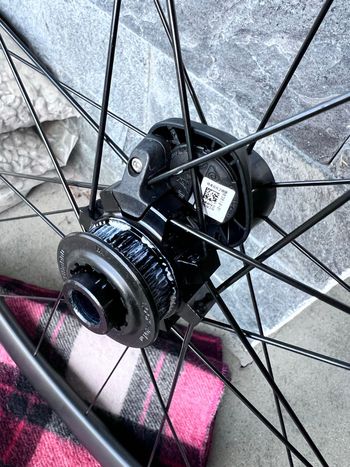 Used Hollowgram R 35 Carbon Wheelset bike — image 6 of 8