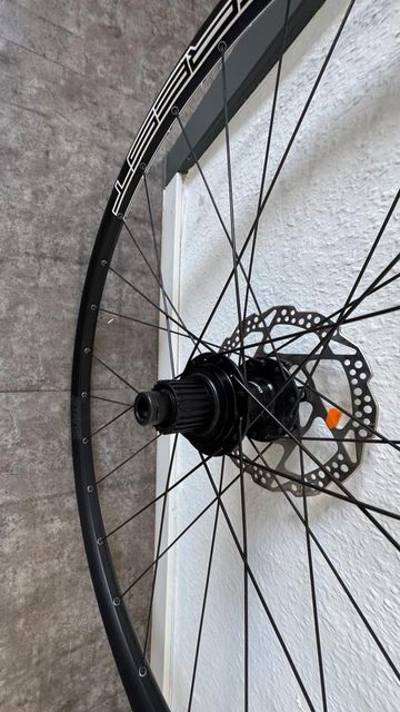 Used Stans Notubes Crest Lefty Ocho 2022 bike — image 5 of 8