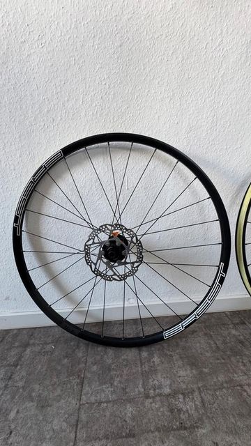 Used Stans Notubes Crest Lefty Ocho 2022 bike — image 3 of 8