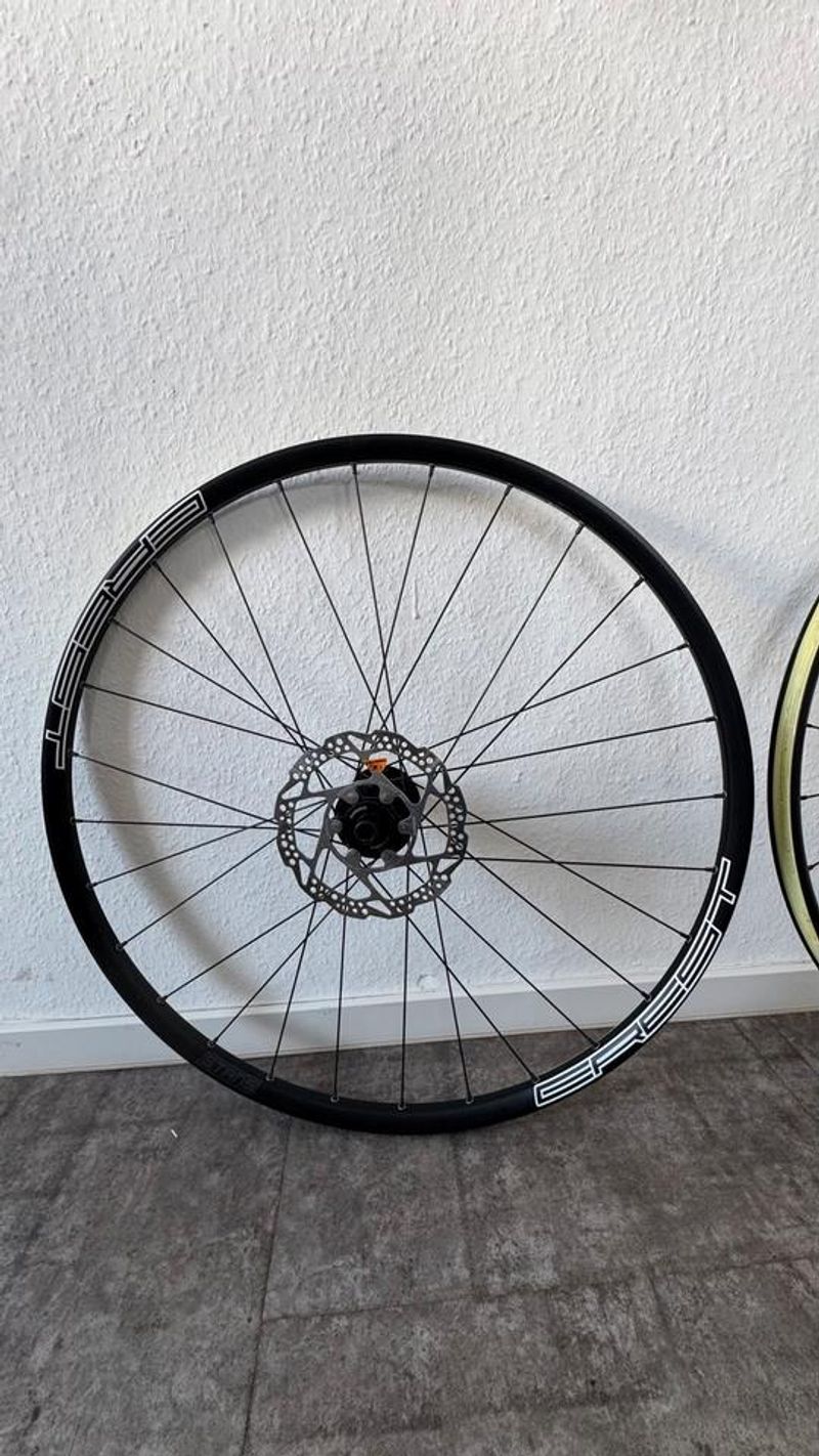 Used Stans Notubes Crest Lefty Ocho 2022 bike — image 3 of 8