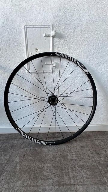 Used Stans Notubes Crest Lefty Ocho 2022 bike — image 2 of 8