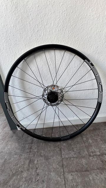 Used Stans Notubes Crest Lefty Ocho 2022 bike — image 4 of 8