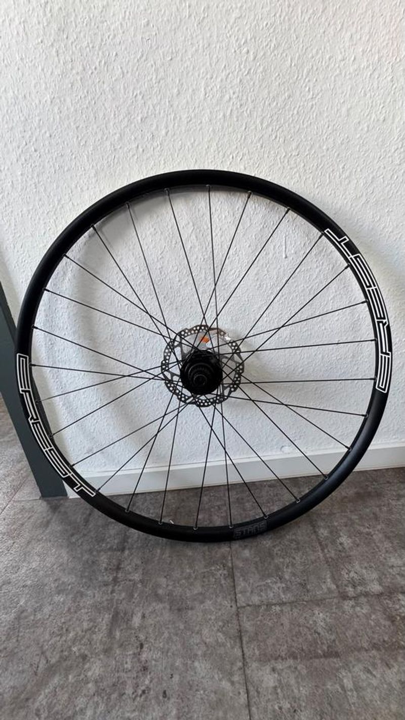 Used Stans Notubes Crest Lefty Ocho 2022 bike — image 4 of 8