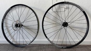 Stans Notubes, Crest Lefty Ocho